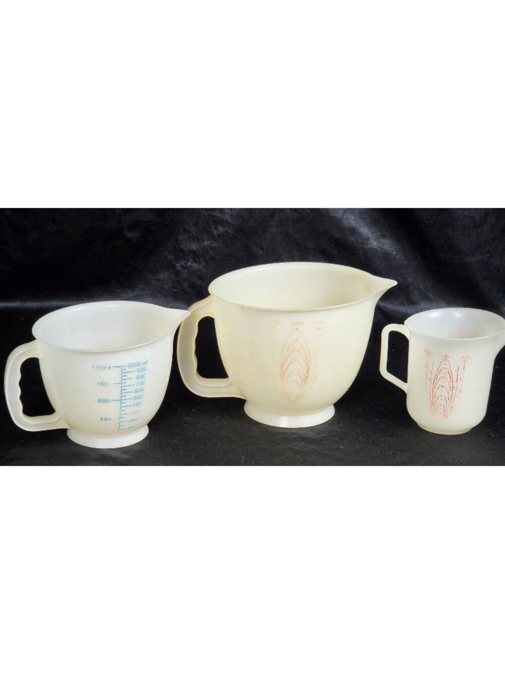 (1977) Vintage Tupperware 2 Cup 4 Cup 8 Cup Mix N Stor Batter Measuring Cups